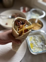 Gyros pita kanatäytteellä eli kanagyros